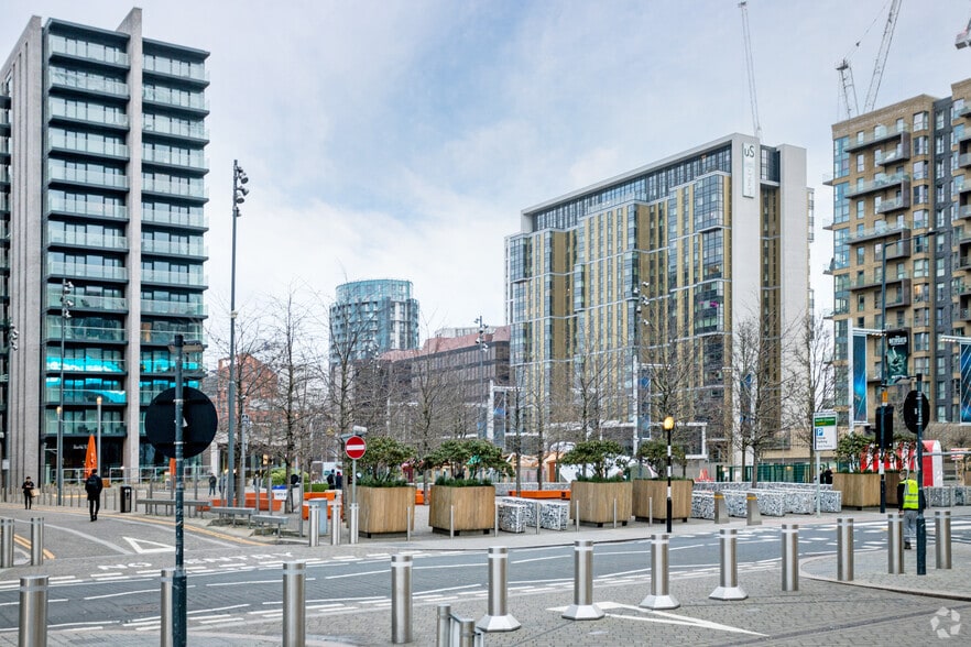 Olympic Way, Wembley to rent - Building Photo - Image 2 of 2