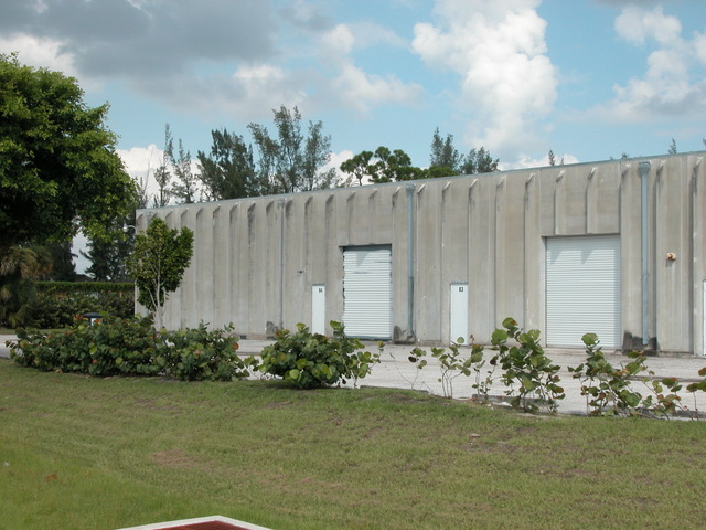 7233 Southern Blvd, West Palm Beach, FL for rent - Building Photo - Image 3 of 4