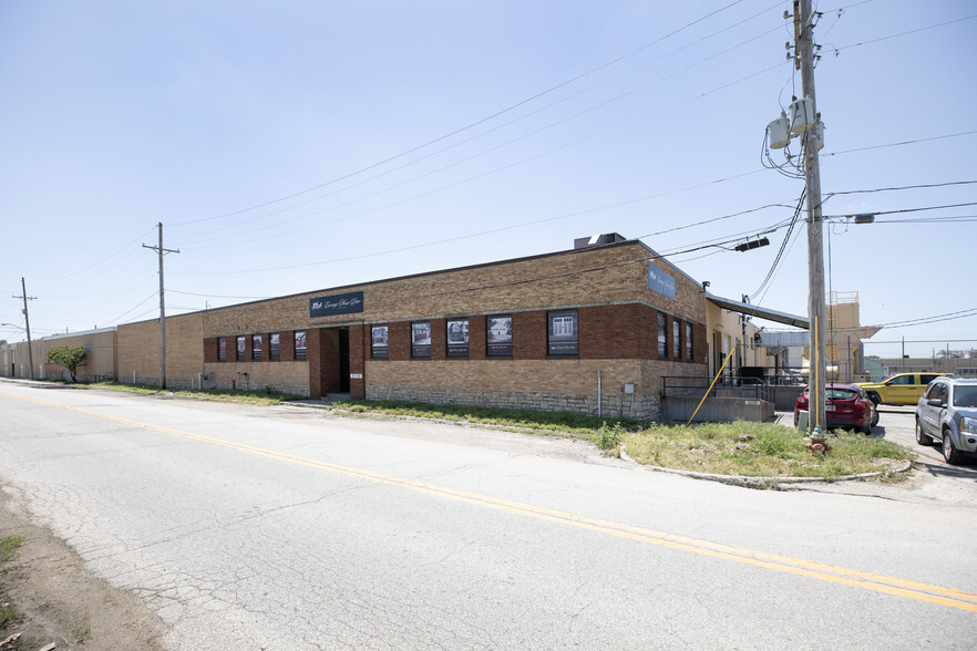 3150 Dodge Rd, Kansas City, KS for rent - Building Photo - Image 3 of 9