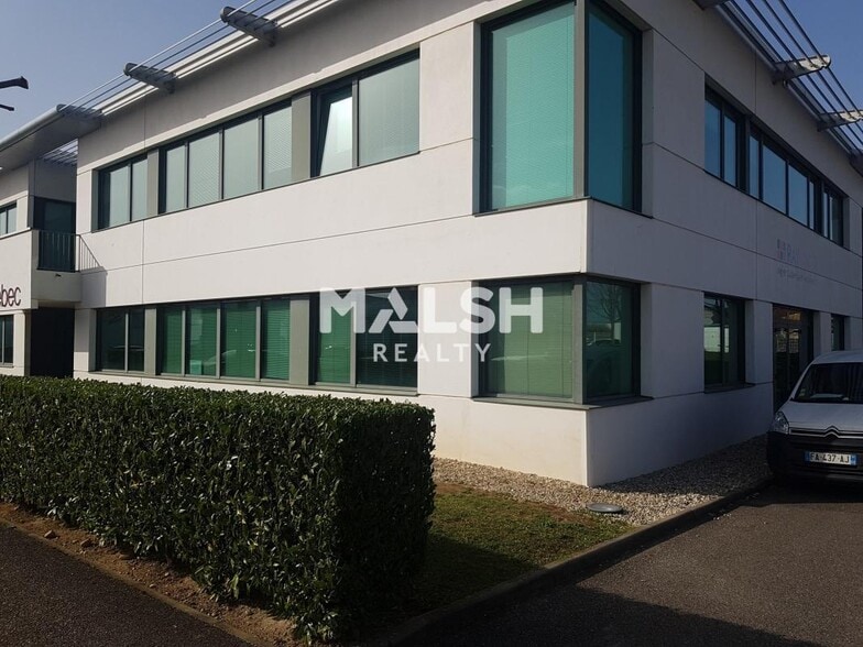 Office in Chaponnay to rent - Building Photo - Image 1 of 5