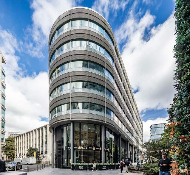 4 Hardman Sq, Manchester to rent - Building Photo - Image 3 of 4