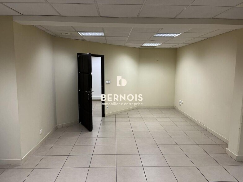 Office in Toulon to rent - Interior Photo - Image 2 of 14