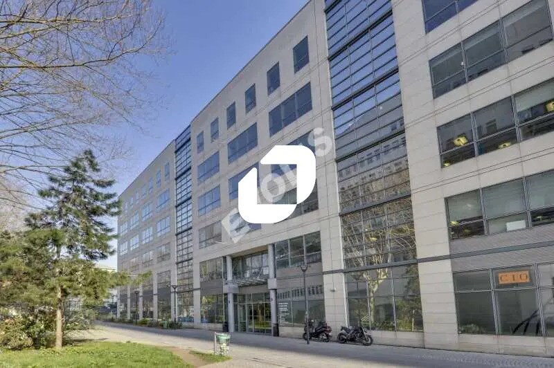 Office in Saint-Denis to rent Building Photo- Image 1 of 12