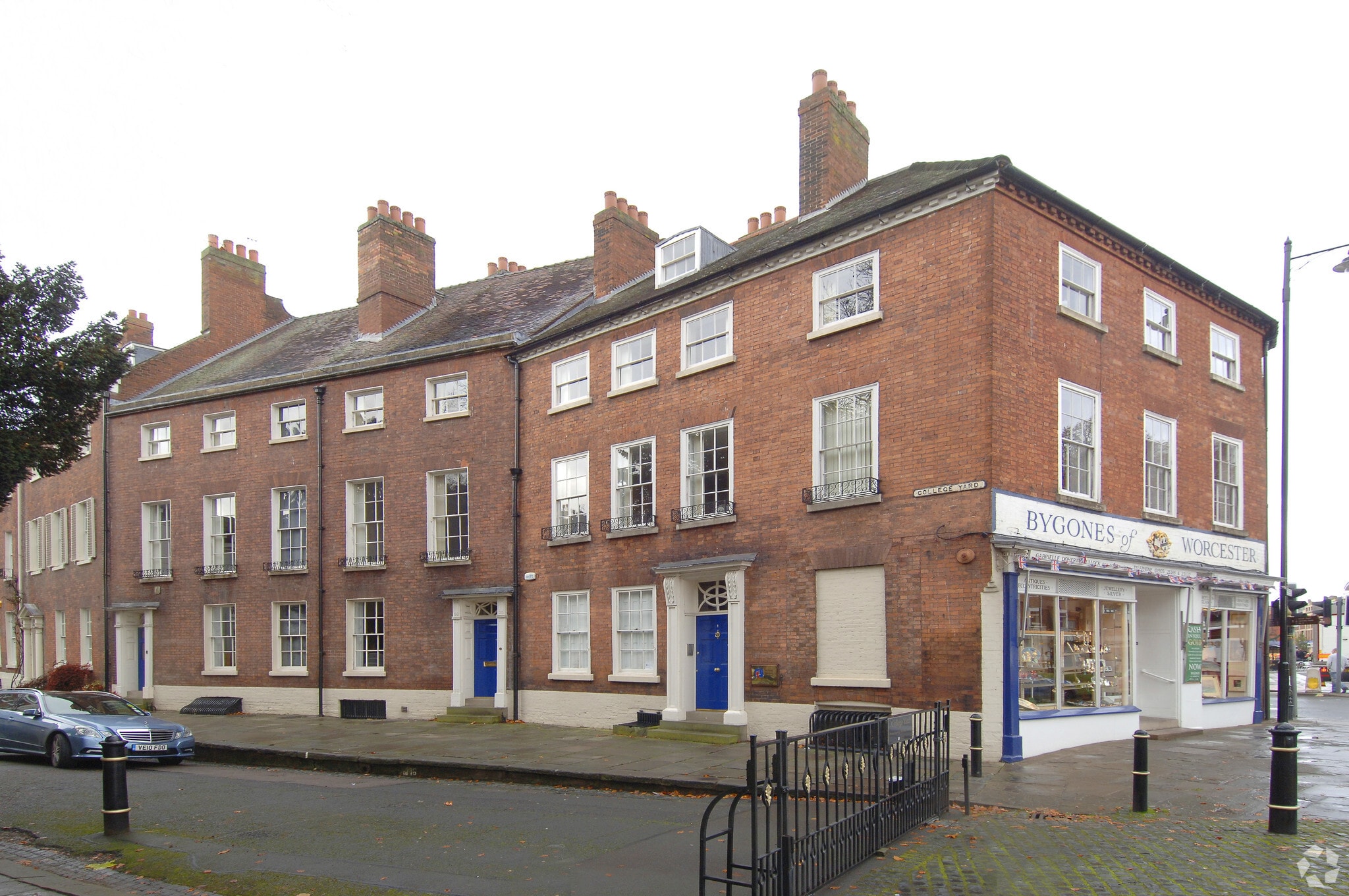 1-3 College Yard, Worcester to rent Primary Photo- Image 1 of 3