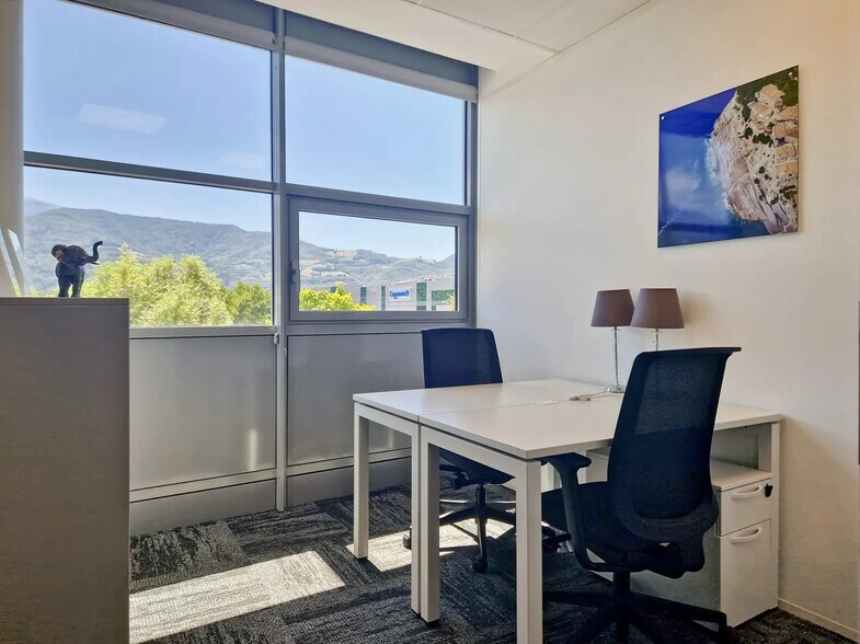 26 Avenue Jean Kuntzmann, Montbonnot-Saint-Martin to rent - Interior Photo - Image 3 of 25