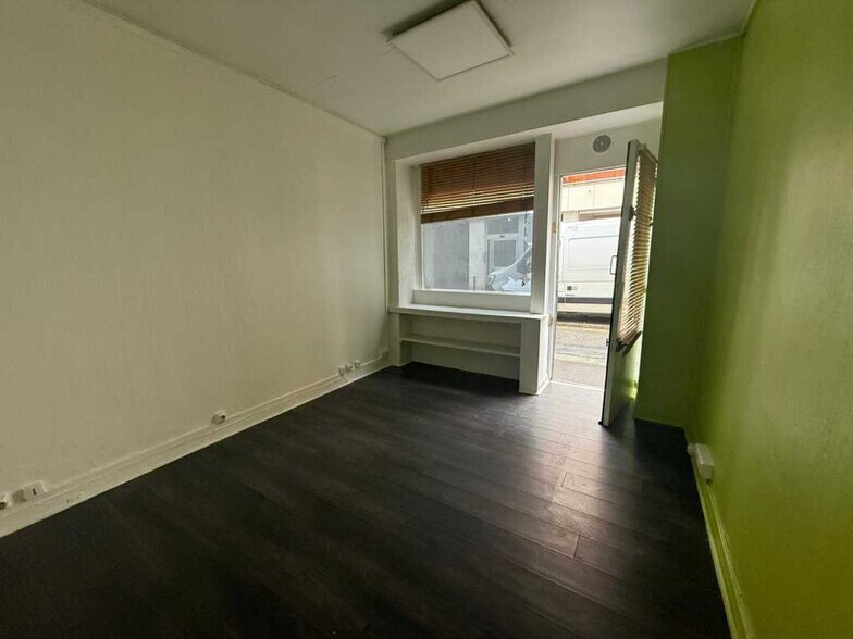Office in Paris for sale - Interior Photo - Image 2 of 5