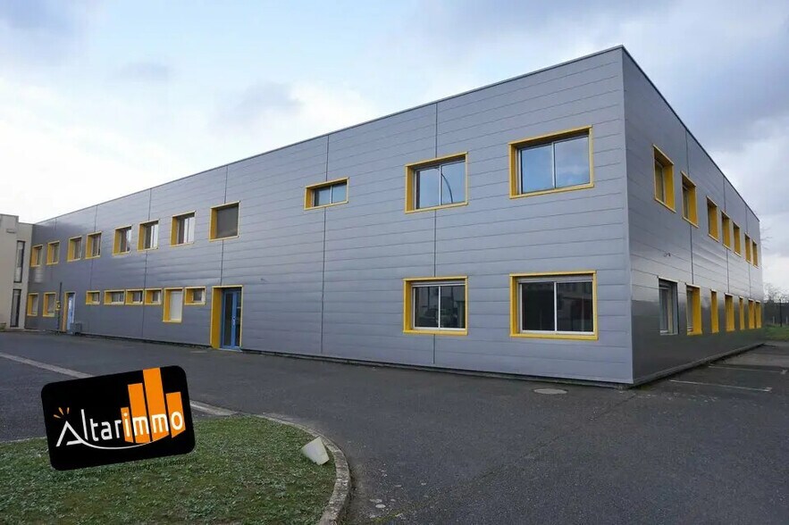 Office in Le Coudray to rent - Building Photo - Image 2 of 4