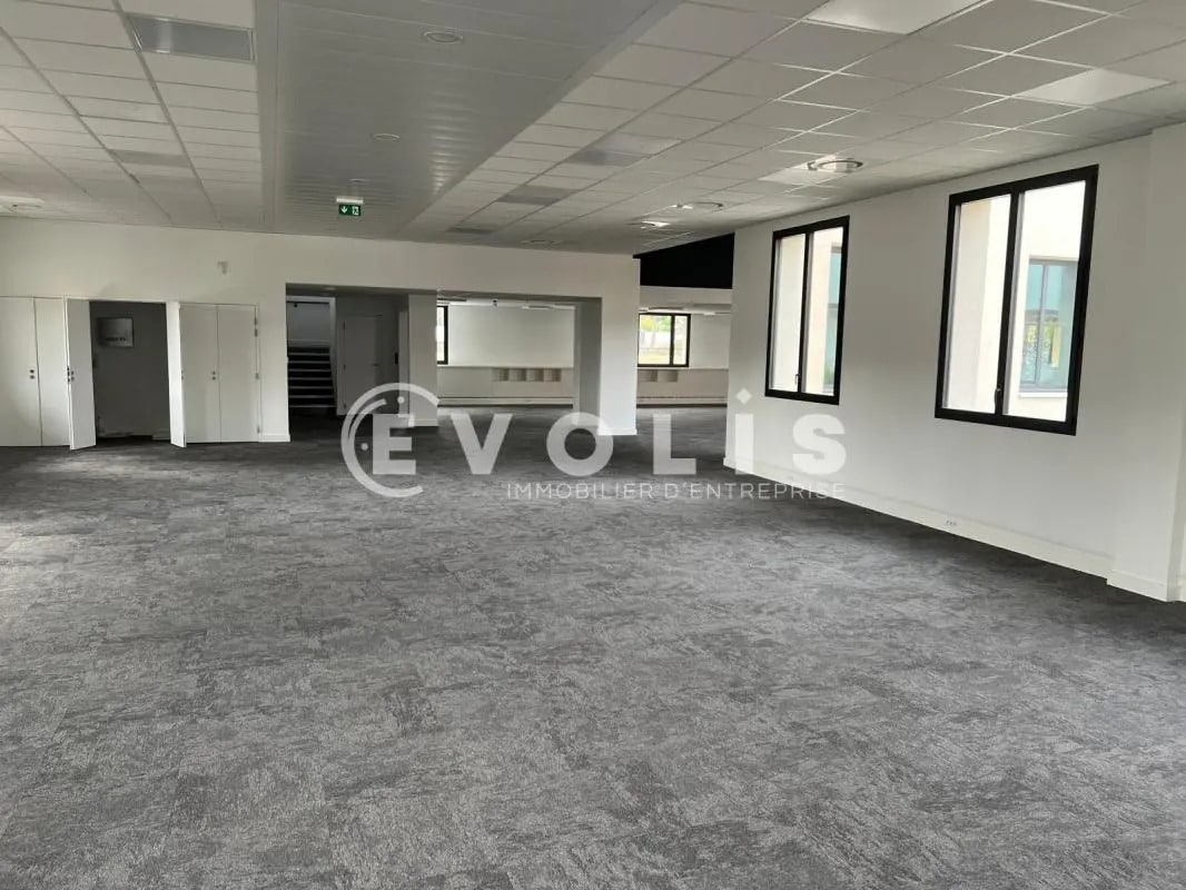 Office in Vénissieux to rent Interior Photo- Image 1 of 20