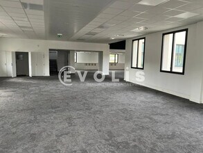 Office in Vénissieux to rent Interior Photo- Image 1 of 20