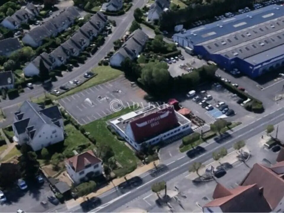 Retail in La Chaussée-Saint-Victor for sale Building Photo- Image 1 of 3