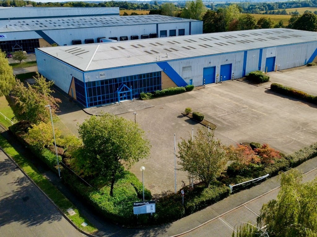 Shipton Way, Rushden to rent Building Photo- Image 1 of 4