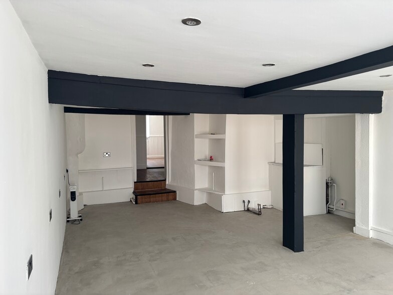 14 Sadler St, Wells to rent - Building Photo - Image 2 of 7