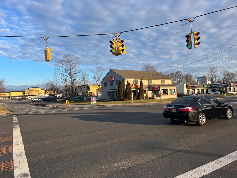 1086 Old Country Rd, Riverhead, NY for sale - Building Photo - Image 1 of 1