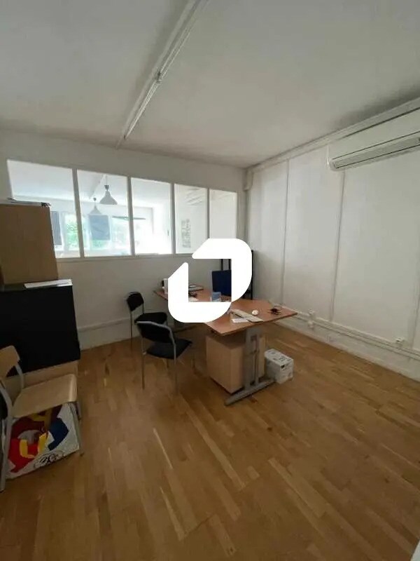 Office in Montreuil to rent Interior Photo- Image 1 of 12