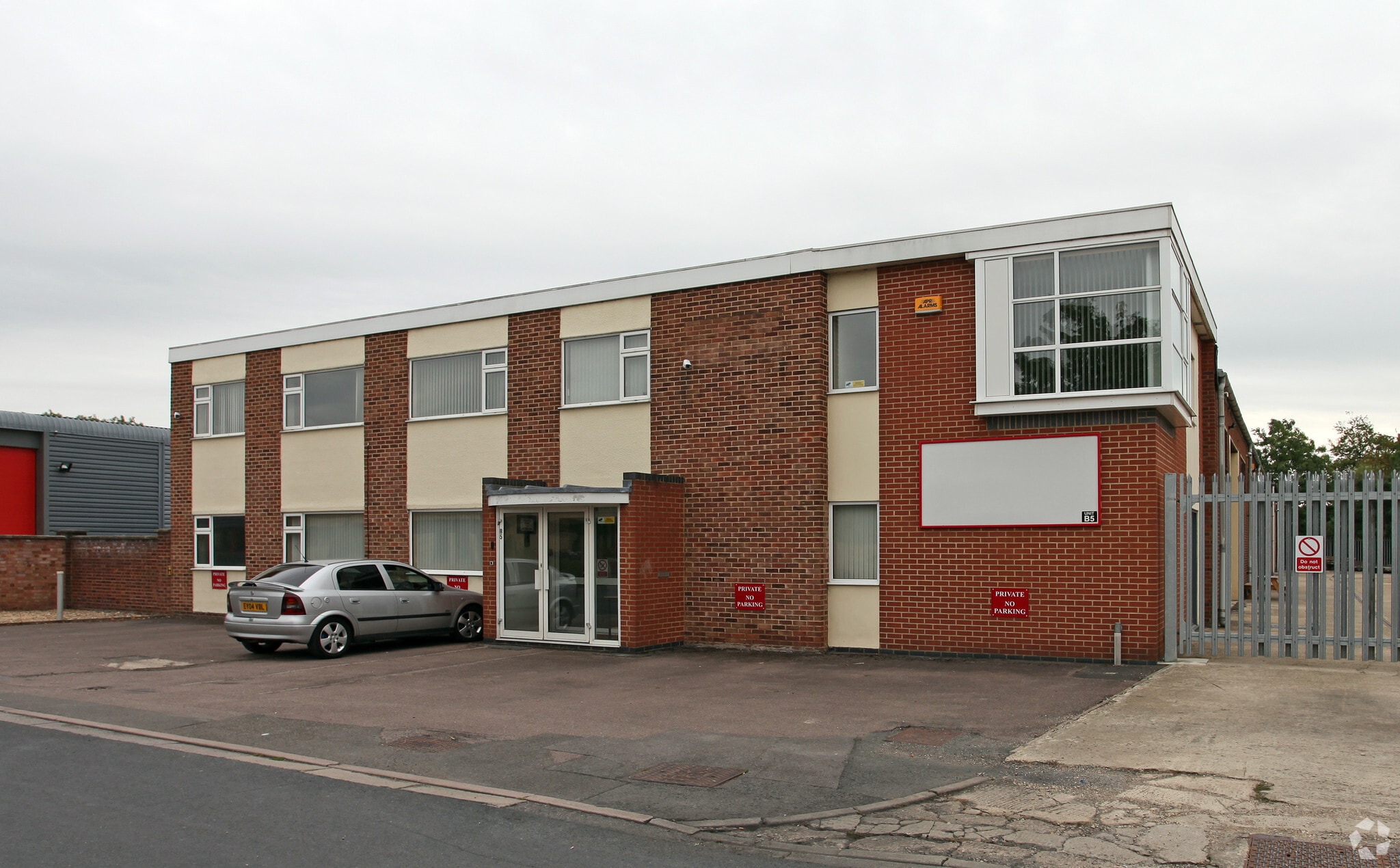 Telford Rd, Bicester to rent Primary Photo- Image 1 of 3