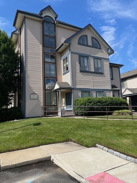 750 Route 73 S, Marlton, NJ to rent - Building Photo - Image 2 of 8