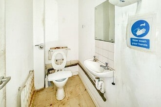 16 Sandy Close, Milton Keynes to rent Interior Photo- Image 1 of 7