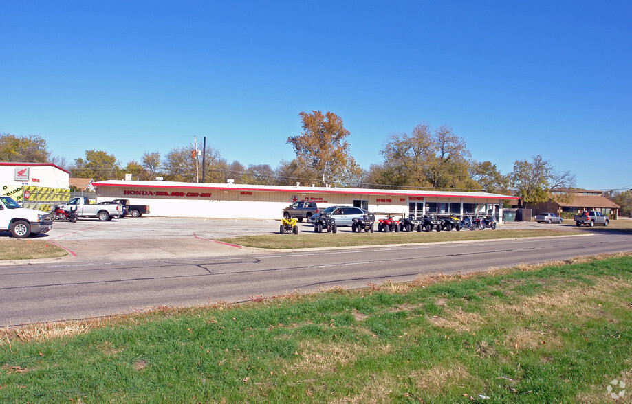 5717 Airport Fwy, Haltom City, TX for sale - Primary Photo - Image 1 of 1