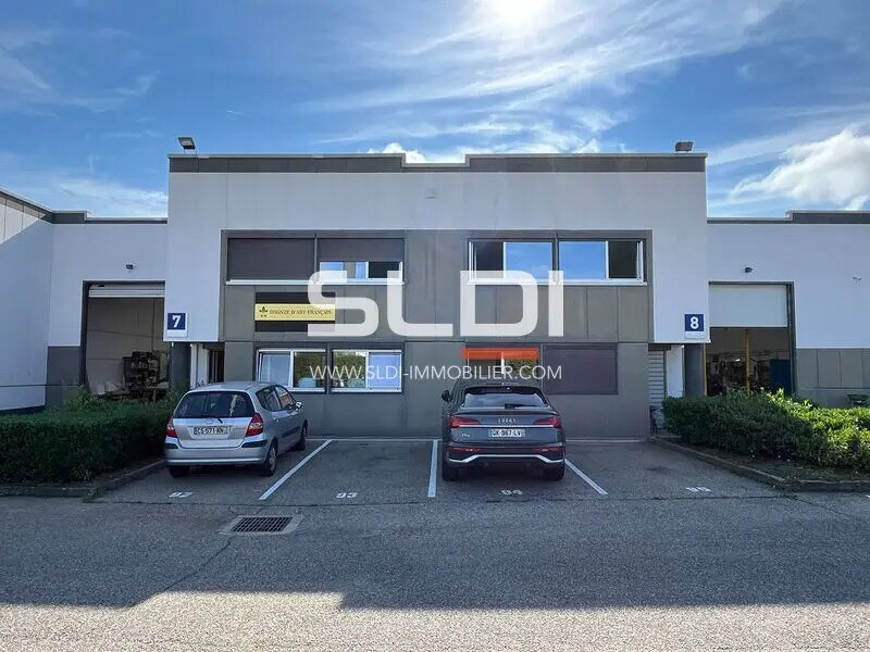 Office in Décines-Charpieu to rent Building Photo- Image 1 of 7