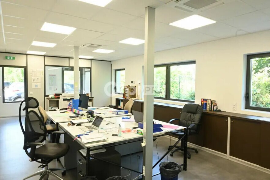 6 Boulevard Des Mont D'or, Sathonay-Camp to rent - Interior Photo - Image 2 of 22