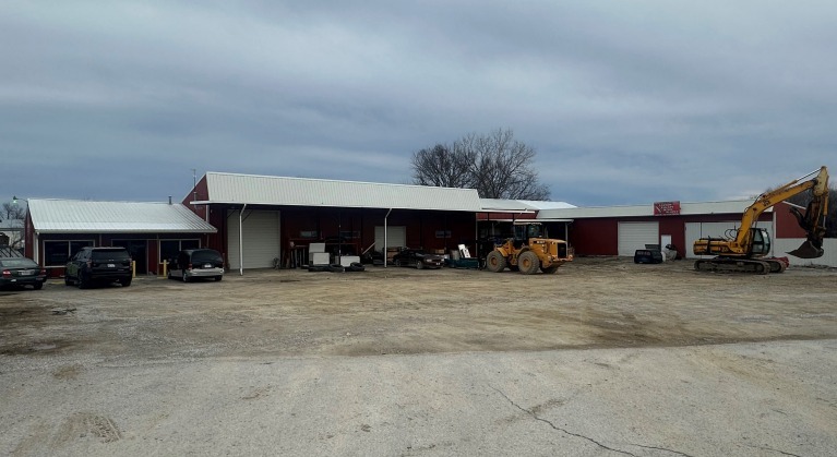 901 E Highland Ave, Nevada, MO for sale - Primary Photo - Image 1 of 1