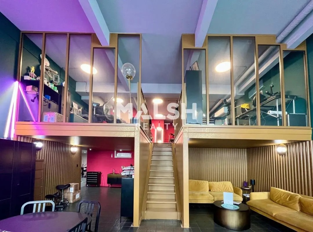 Office in Lyon for sale Interior Photo- Image 1 of 11