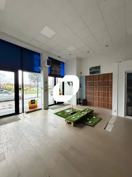 Location Commerce 133 m² - Photo 1