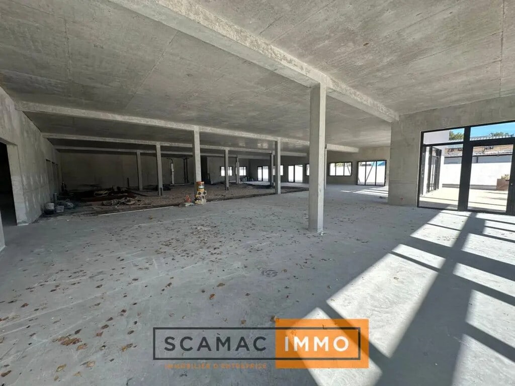Location Commerce 84 m² - Photo 1