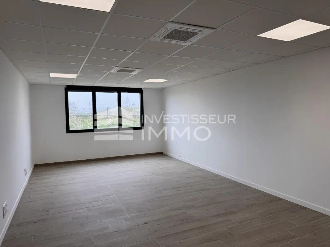 Office in Serris for sale Interior Photo- Image 1 of 4