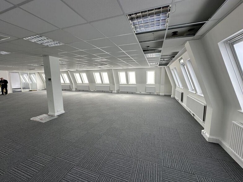 Church Walk, Burgess Hill to rent - Building Photo - Image 3 of 20