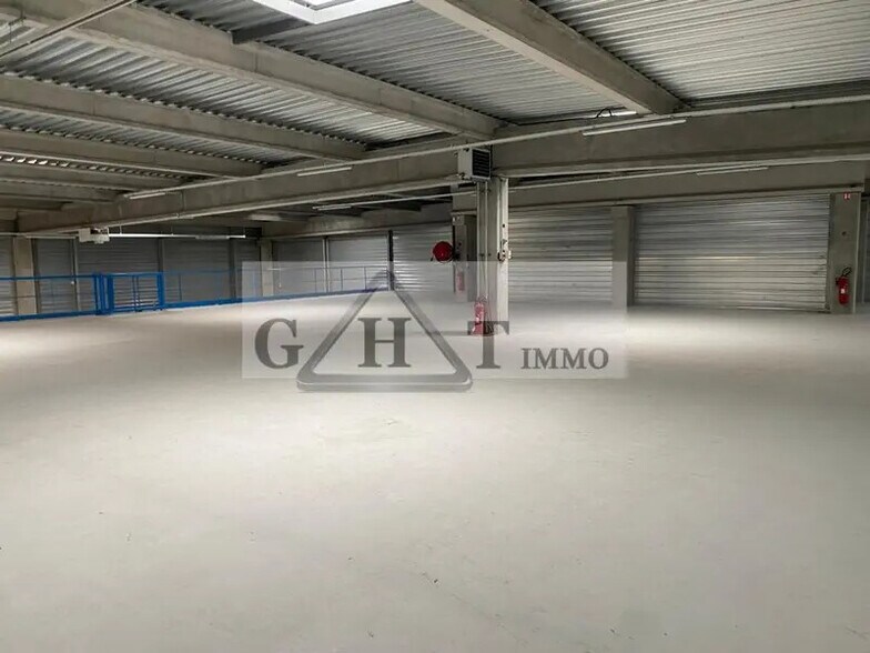 Industrial in Créteil to rent - Building Photo - Image 2 of 6