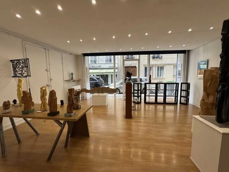 Build-to-Rent in Paris for sale - Building Photo - Image 2 of 7