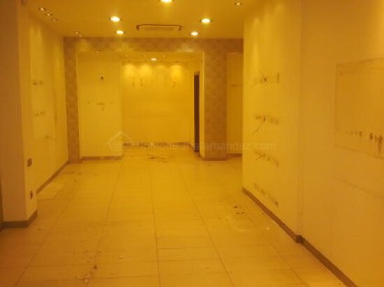 Retail in Cáceres, Cáceres to rent - Building Photo - Image 3 of 7