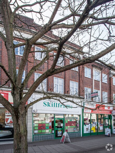 138 Walton Rd, East Molesey to rent - Primary Photo - Image 1 of 3