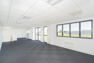 Light Industrial in Lieusaint to rent Interior Photo- Image 2 of 2