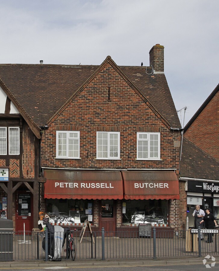 137 Southdown Rd, Harpenden AL5 1PU Retail for Rent