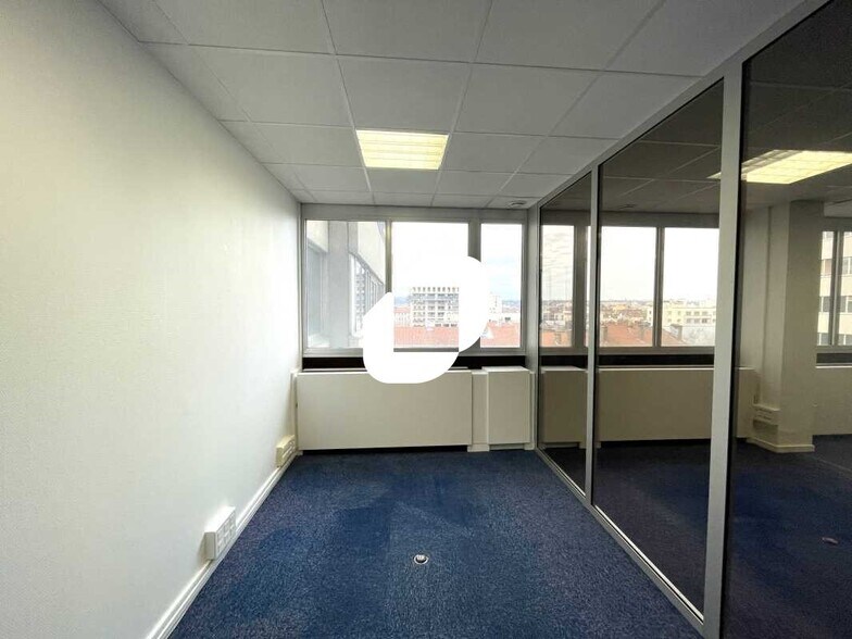 Office in Lyon for sale - Interior Photo - Image 3 of 9