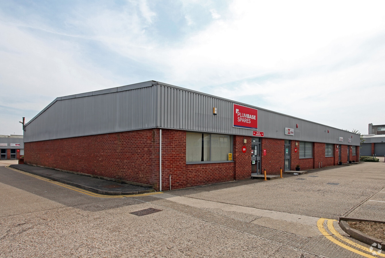 9399 Whitby Rd, Slough SL1 3DR UK