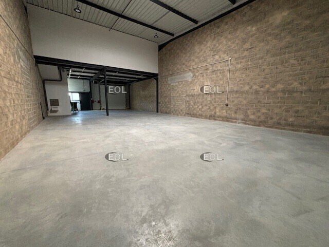Light Industrial in Lieusaint to rent - Building Photo - Image 2 of 7