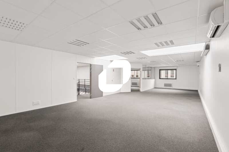Office in Villeurbanne to rent Interior Photo- Image 1 of 17