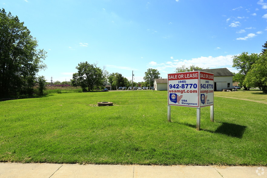 229 Center St, Chardon, OH for rent - Primary Photo - Image 1 of 8