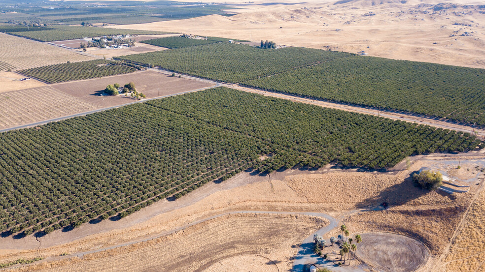 Avenue 70, Terra Bella, CA for sale - Primary Photo - Image 1 of 12