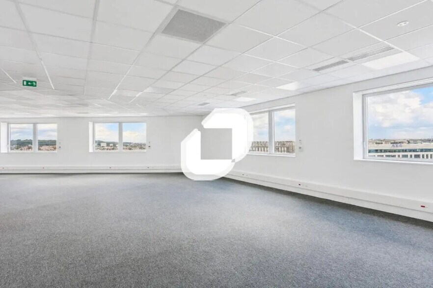 Office in Fontenay-sous-Bois to rent - Building Photo - Image 2 of 14