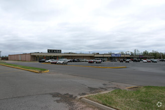 829-1069 S 10th St, Clinton, OK for sale Primary Photo- Image 1 of 1