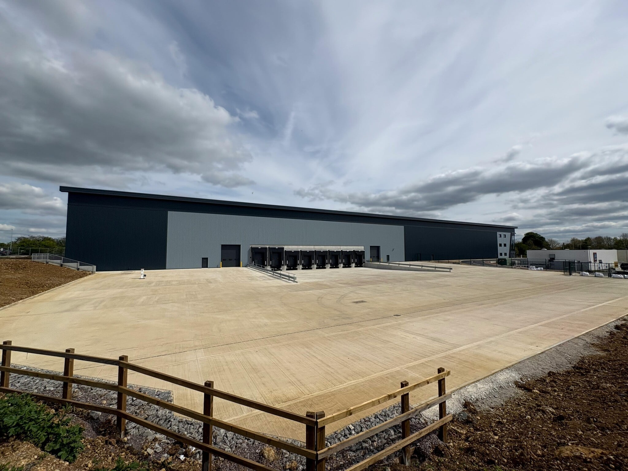 100 Latham Rd, Swindon to rent Building Photo- Image 1 of 14
