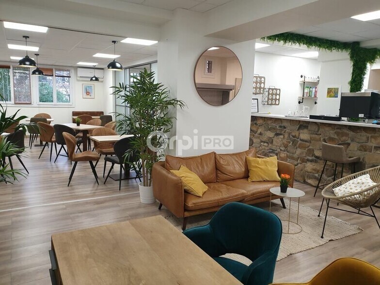 Office in La Garde for sale - Interior Photo - Image 1 of 3