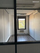 Office in Lyon to rent Interior Photo- Image 1 of 5