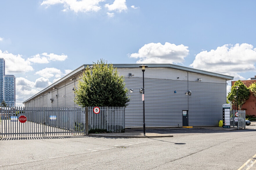 Mansfield Rd, London to rent - Primary Photo - Image 1 of 9
