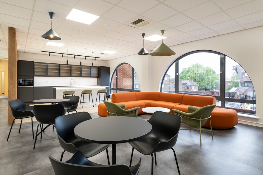 3 Warwick Pl, Uxbridge to rent - Interior Photo - Image 3 of 13