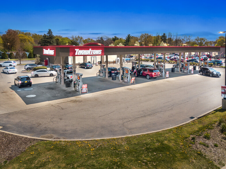 100 Dundee Ave, East Dundee, IL for sale - Primary Photo - Image 1 of 1